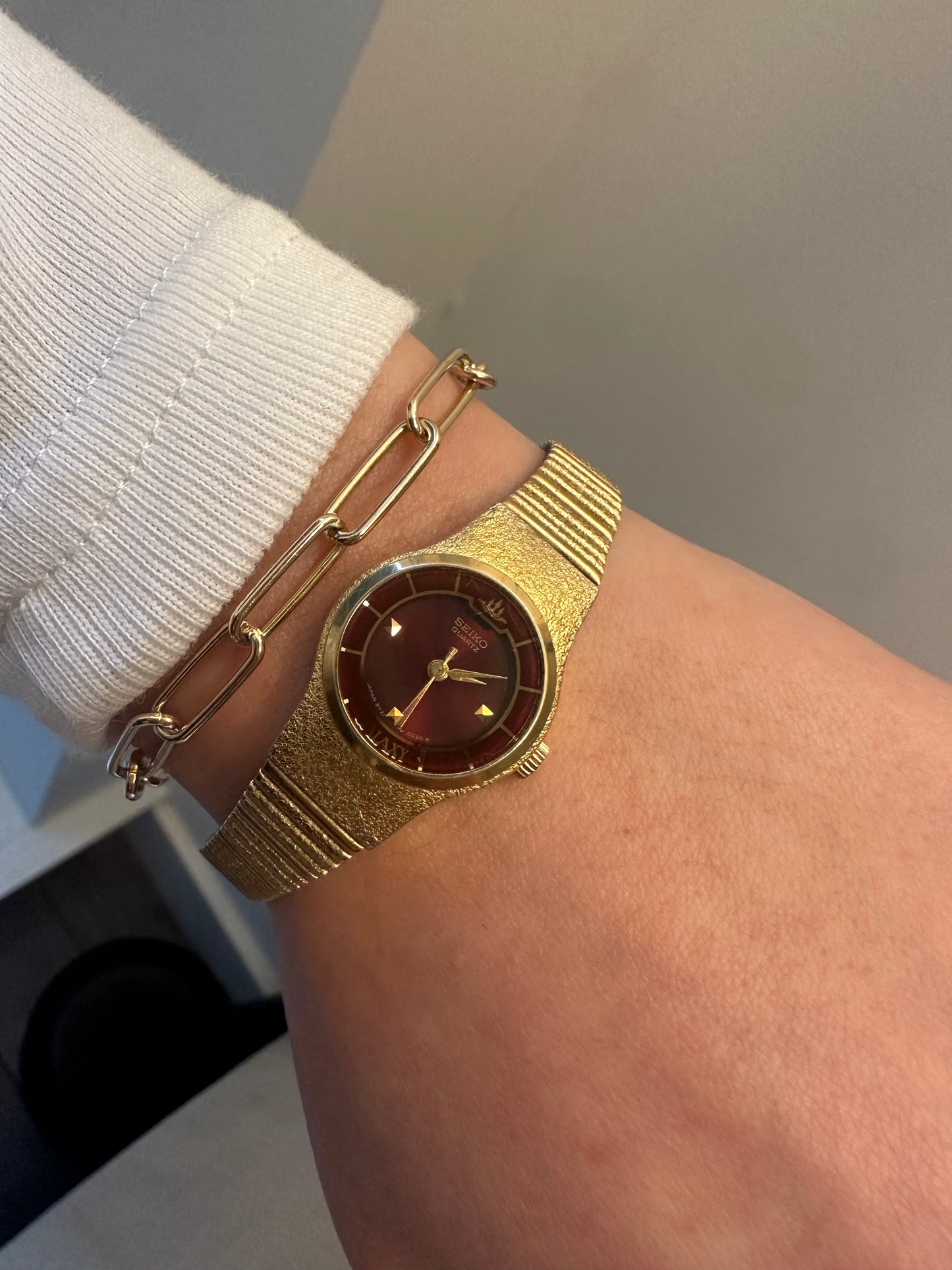 Vintage Seiko - Garnet Red & Gold